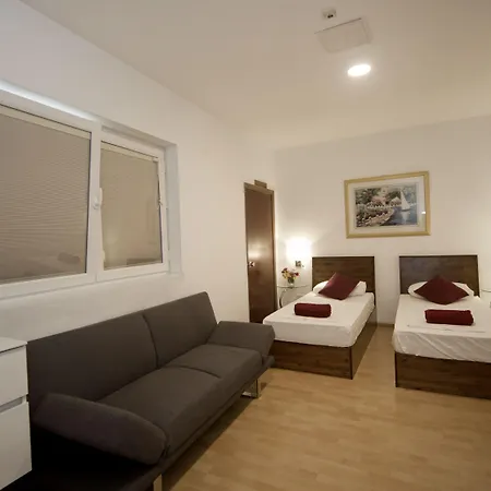 Marco Polo Party Hostel *