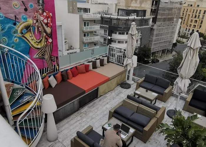 بيت شباب Marco Polo Party سانت جوليان